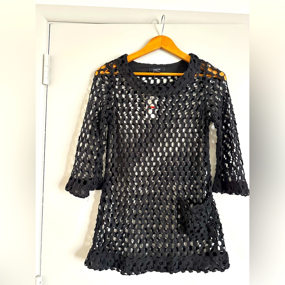 NWT Kaktus 100%cotton crochet tunic with bell sleeve and pocket. Size small